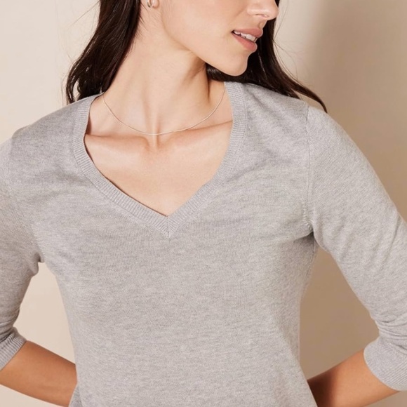 NWT Amazon Essentials Women's Classic-Fit Lightweight Long-Sleeve V-Neck Sweater - Picture 3 of 6